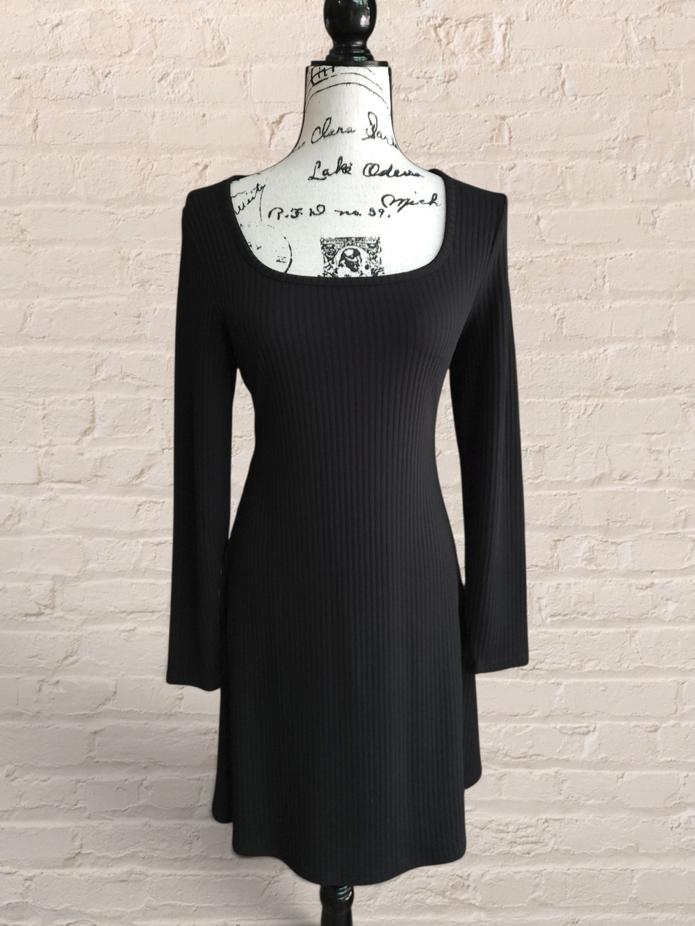 Old Navy Black Ribbed Knit Scoop Neck Long Sleeve Dress Above Knee Fit & Flare